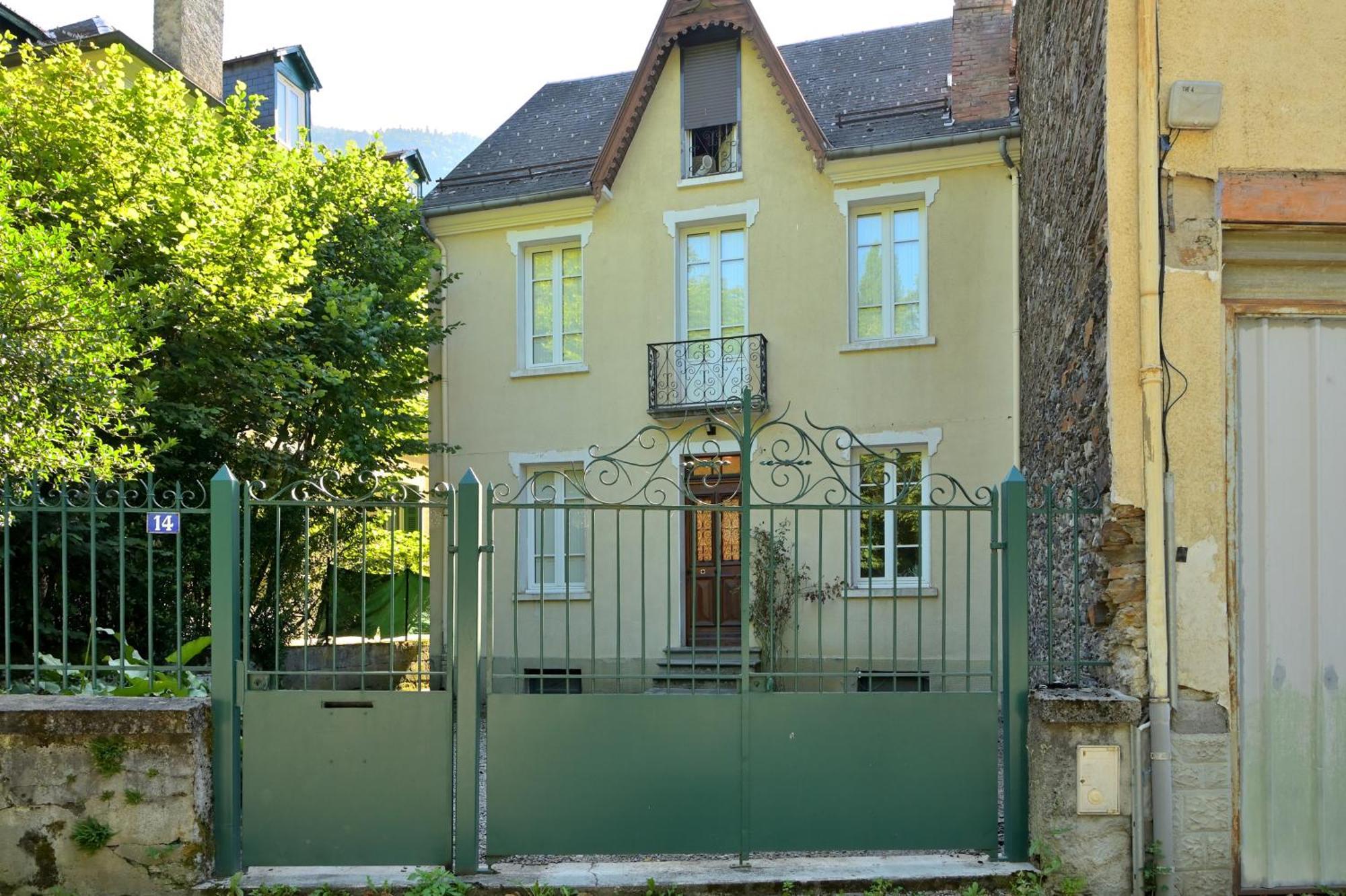 Le Clos Du Casino Bagneres-de-Luchon Exterior photo